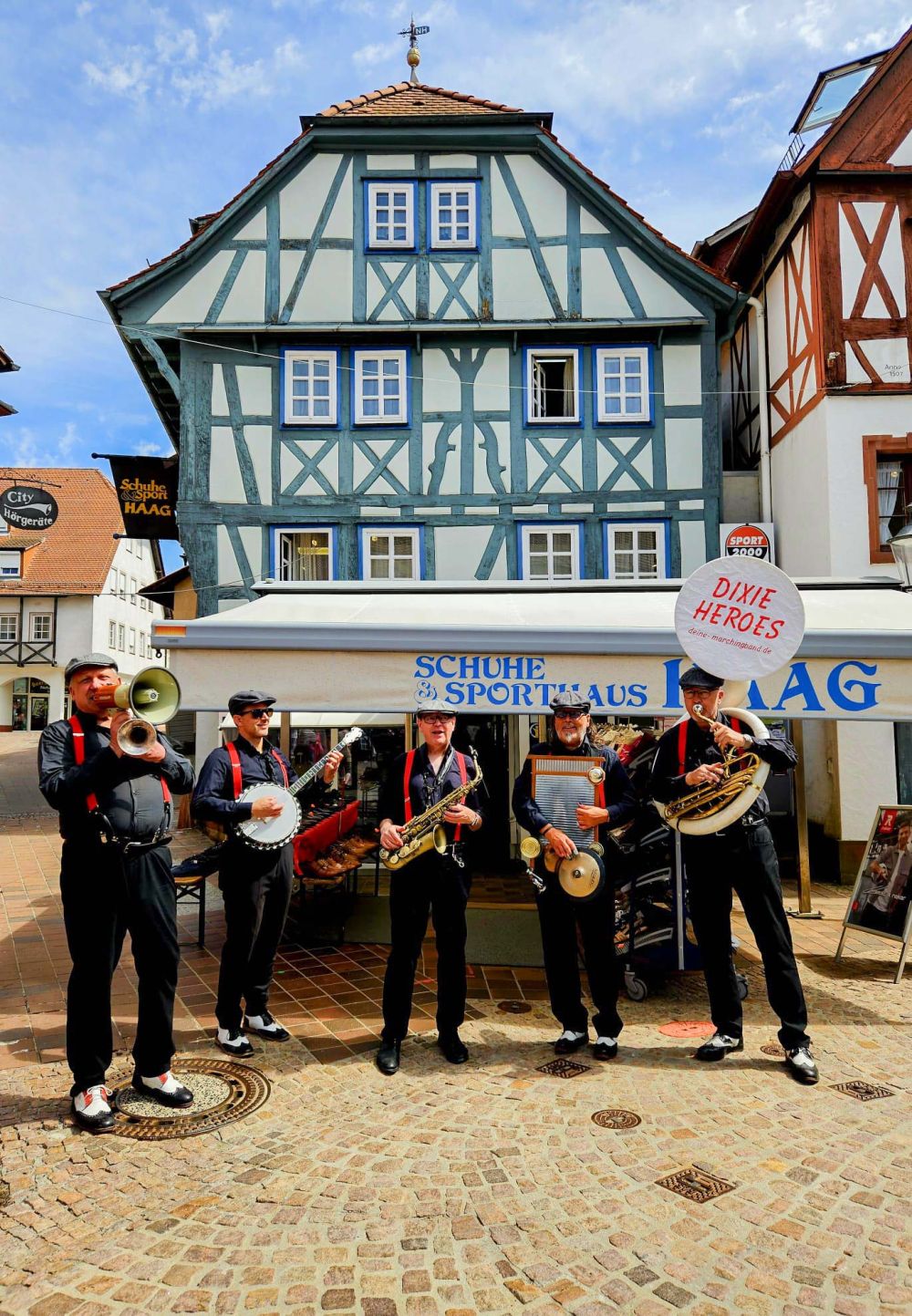 Dixie Heros vorm Haag